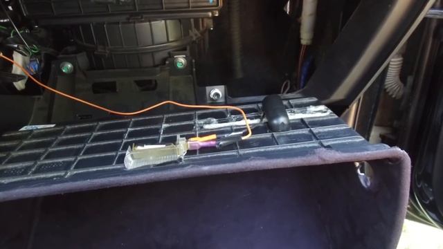 "Штатная" подстветка бардачка Киа Рио 3