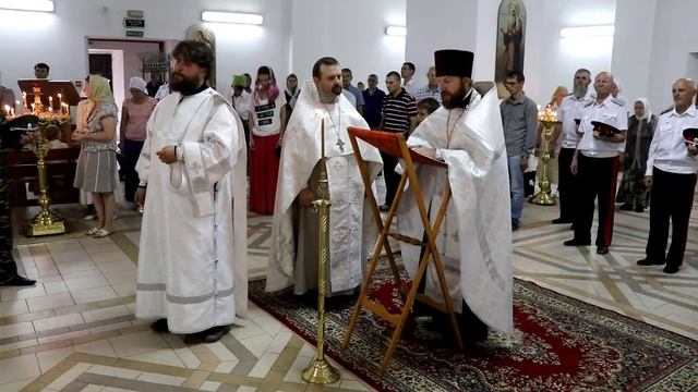 Акафист Честному и Животворящему Кресту Господню.