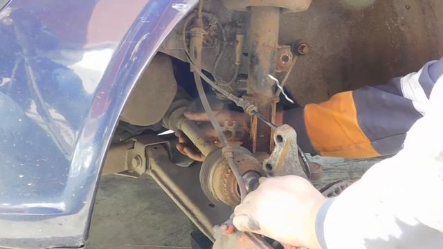 Как поменять пыльник шруса в OPEL