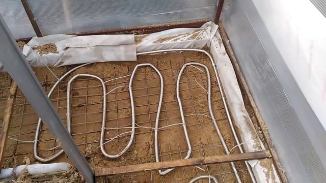 строим зимнюю теплицу своими руками ( эконом вариант)