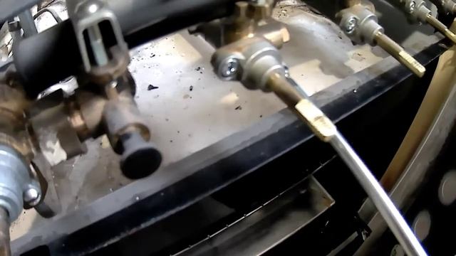 СМАЗКА КРАНОВ ГАЗОВОЙ ПЛИТЫ. Если услышали запах газа? Лучше вызвать специалиста.