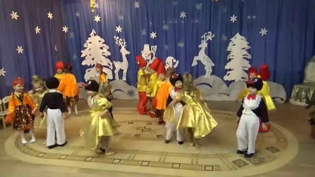 Танец Пингвинов на новогоднем празднике в детском саду