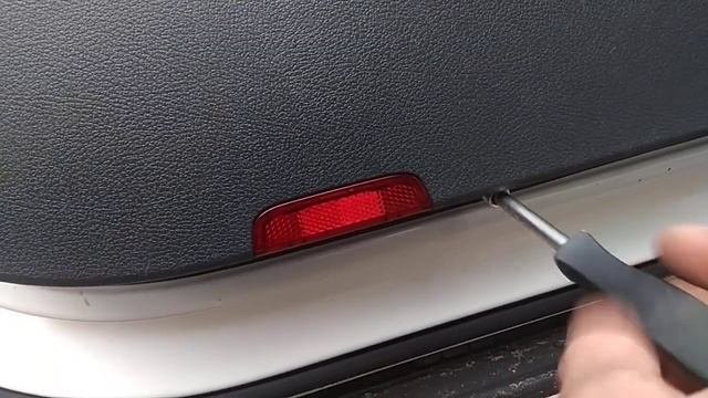 Volkswagen TIGUAN 2008г.в.фольксваген тигуан,разбираем переднюю дверь,снять катру двери,и стекло