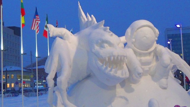 Влог. Макс с папой катаются с горки - Ледовые скульптуры в Перми