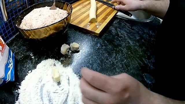 Пельмени с начинкой из кальмара и крабовых палочек