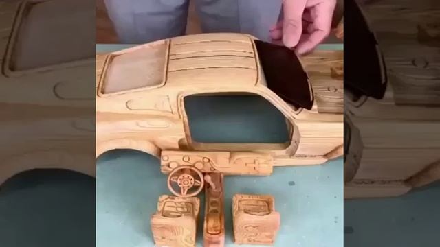 Модель автомобиля из дерева