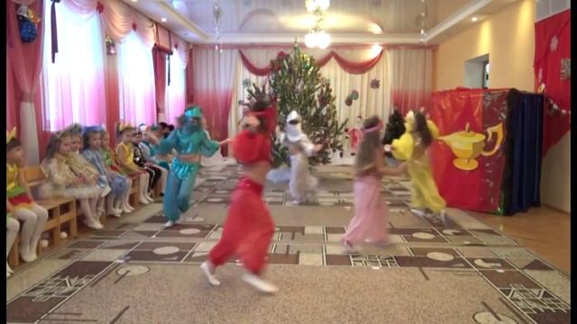 Танец "Восточные красавицы" (ст.гр.) в детском саду
