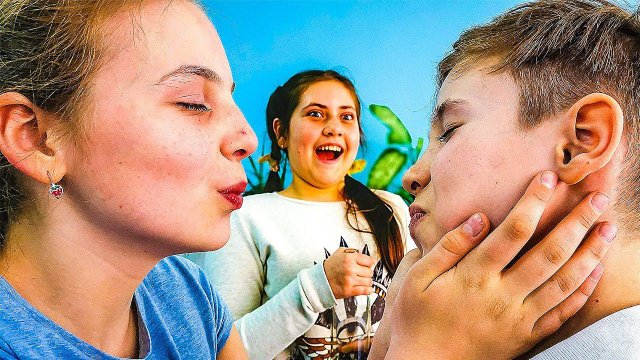 ПЕРВЫЙ ПОЦЕЛУЙ В ШКОЛЕ! (Крутые Детки) Cool Kids