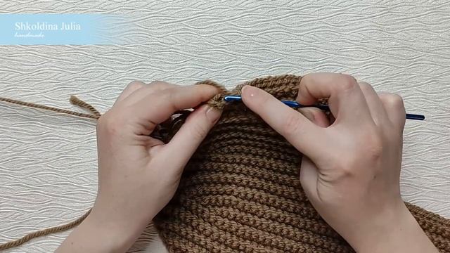 Хит этого сезона. Очень модная и трендовая в этом году балаклава. Вяжем балаклаву крючком.