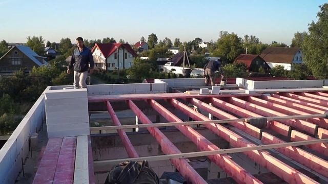 Монтаж стропильной системы четырехскатной вальмовой крыши. Чердачное перекрытие по деревянным балка
