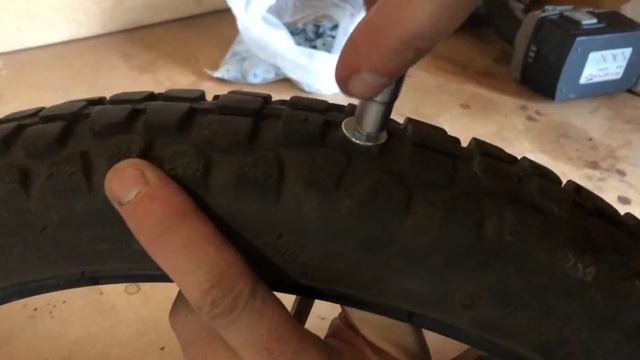 ✅Как зашиповать моторезину. Motolend Alpha 110✅