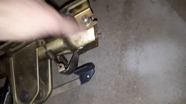 Почему руль стучит и болтается на ваз 2112?! Причина стука?