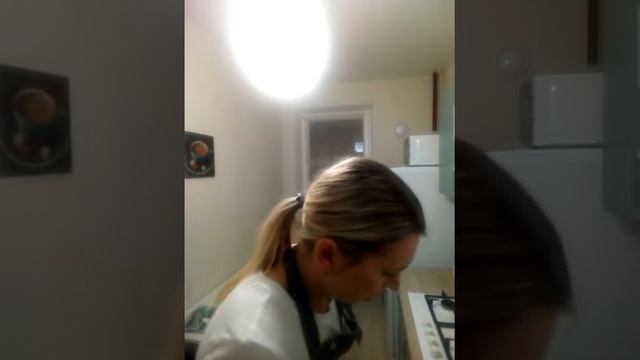 Салат из помидоров с кинзой