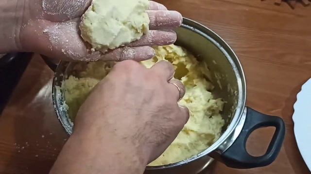 КАРТОФЕЛЬНЫЕ ПИРОЖКИ С САЛОМ!!!!  Быстро, сытно, дёшево..