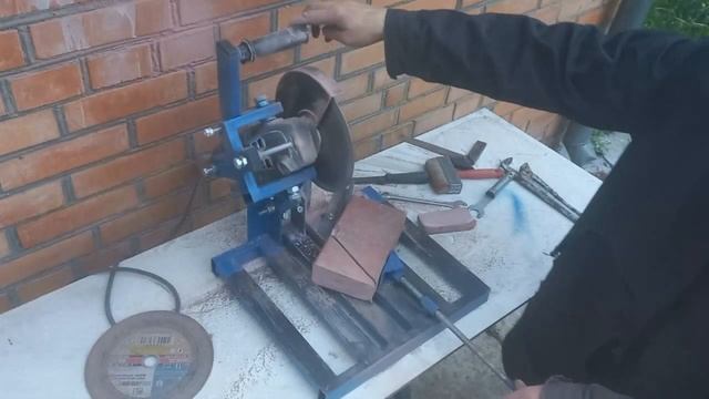 Мощная стойка для болгарки (ушм) универсальная, для резки тротуарной плитки, камня и металла.