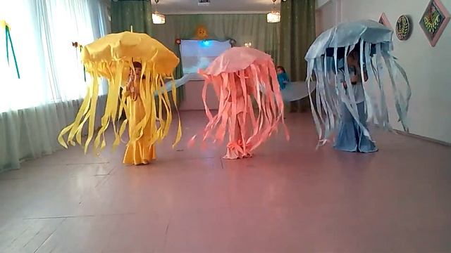 Танец "Весёлые медузы"