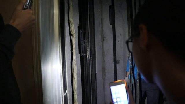 #12 Осмотр направляющих лифта, оценка твердости металла