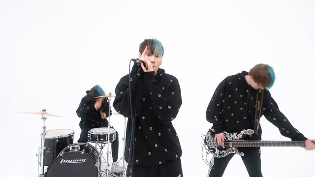ПИКЧИ_ feat. КОСМОНАВТОВ НЕТ _ ТАКОЙ ЖЕ КАК И Я(1080P_HD).mp4