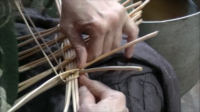 Плетение изделий из ивового прута. Донышко для корзины из лозы. Часть 1