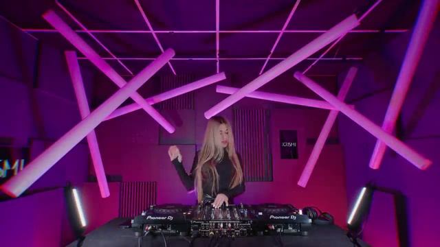 KRISMI - Live @ Rookamy Studio.mp4