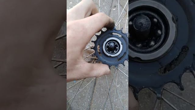 #Прокруручиваются педали на велосипеде