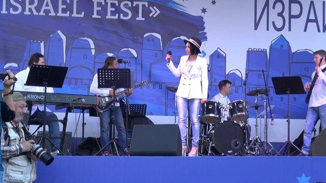 Поёт Алла Рид