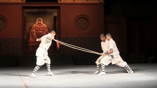 Шаолинь-легендарный  буддийский монастырь в центральном Китае.