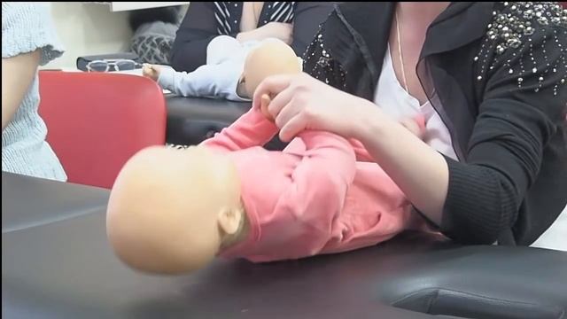 Если ребенок не держит голову к трем месяцам