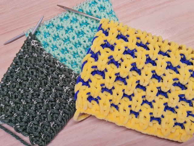 Необычное вязание спицами пряжей разной толщины.