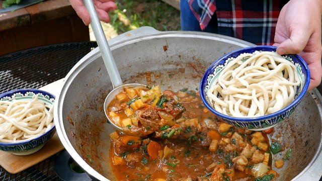 ЛАГМАН УЙГУРСКИЙ В КАЗАНЕ НА КОСТРЕ
