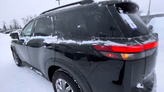 2024 Nissan Pathfinder SV