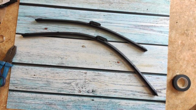 Резинки для замены в дворниках Лады Весты нового образца.
Не инструкция.