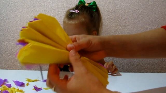 Объемные цветы из гофрированной бумаги Bulk flowers from crepe paper