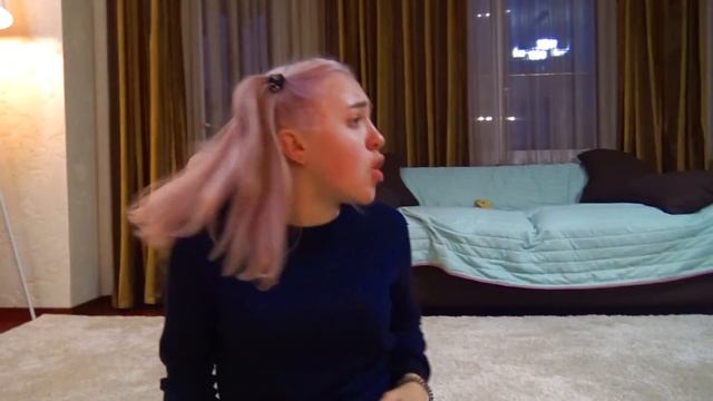 Малявка ПРИНЕС БЛОХАСТОГО КОТА в ДОМ!