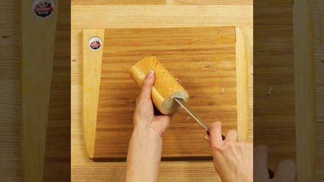 Чесночный хлеб с сыром и курицей