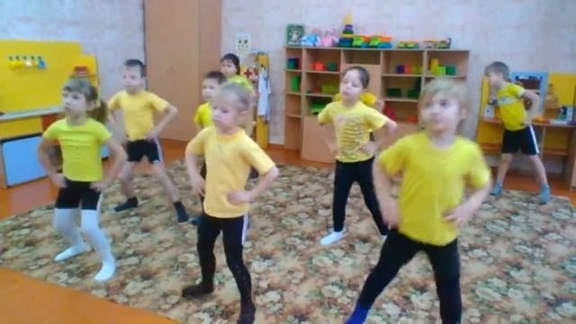 Утренняя зарядка в старшей группе  под музыку.