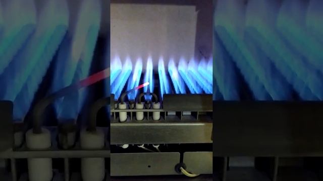 Котел тухнет при розжиге, чистка электрода и камеры сгорания.