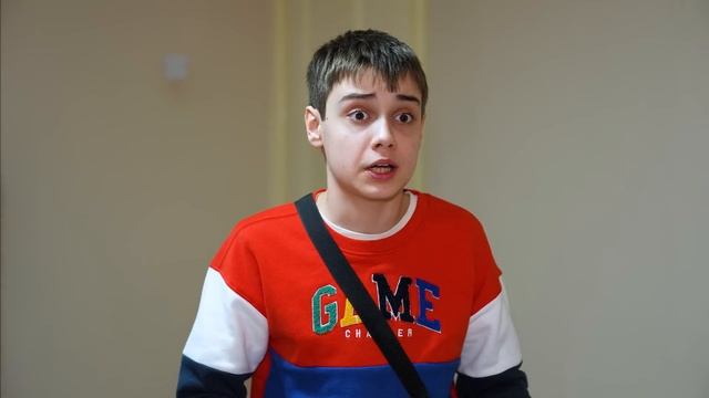 РАДУЖНЫЕ ДРУЗЬЯ ГЛАЗАМИ МОНСТРОВ ПАПА СТАЛ СИНИМ В РЕАЛЬНОЙ ЖИЗНИ 2 Серия