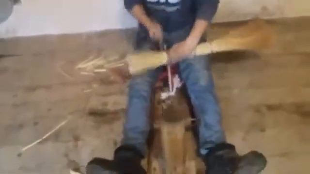 Вязка веников из сорго в Фергане