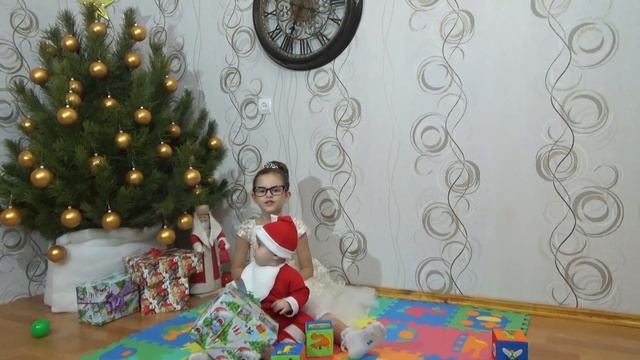 СОФИЯ и БОГДАН новогоднее поздравление