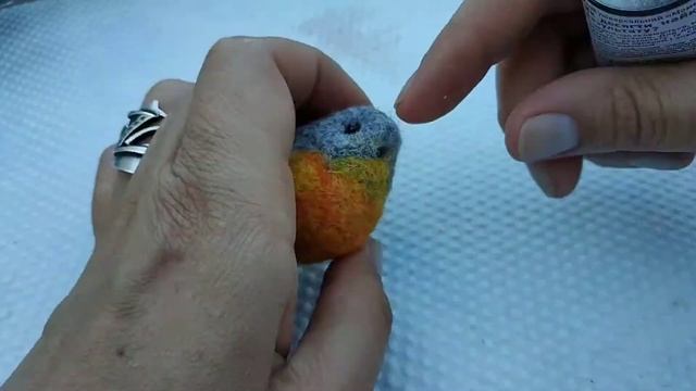 Быстрый мастер класс по сухому валянию птички.