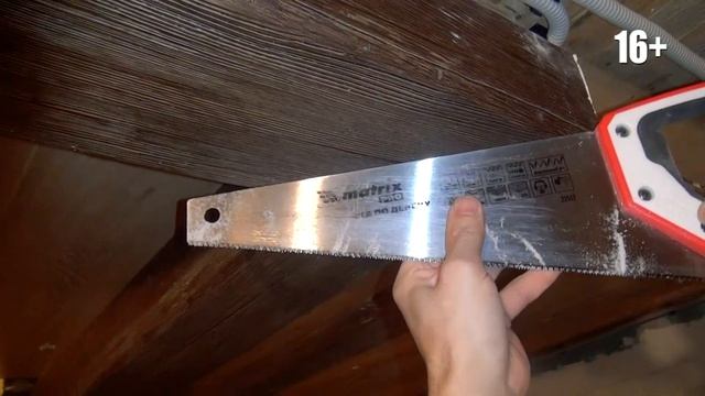 Как крепить фальшбалки к потолку. Балка полиуретан Уникс. Балки под дерево. Дача 116. 16+