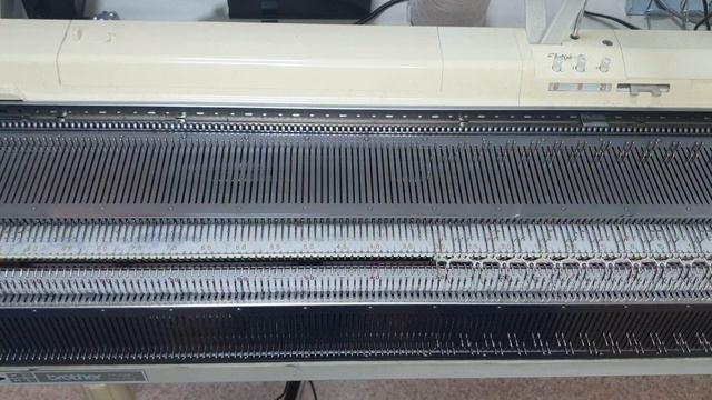 Палантин на вязальной машине