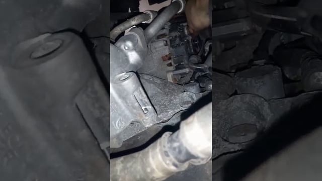 VW passat B8 ремонт - снятие генератора - как снять самому