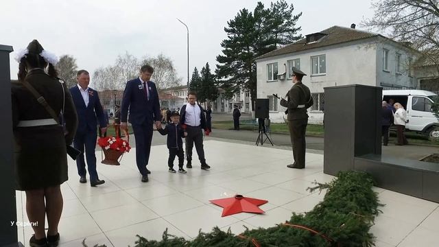 Торжественное возложение цветов в честь Дня Победы