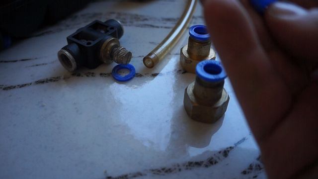 Устройство китайского пневматического фитинга(быстросъём)