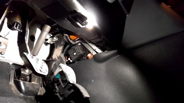 Замена лампочек ПОДСВЕТКИ НОГ И ГАБАРИТОВ на NISSAN QASHQAI