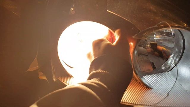 Самый простой способ отрегулировать фару на Приоре.