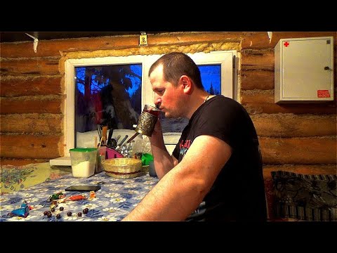 15 Опять уехал в Тайгу. Избу занесло снегом. Готовим в печке..mp4