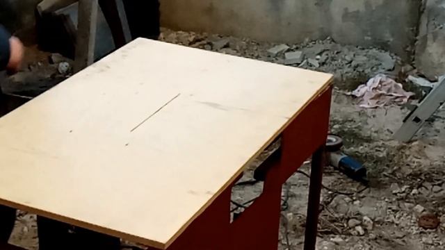 Самый простой распиловочный станок в мире.                          Циркулярка своими руками.